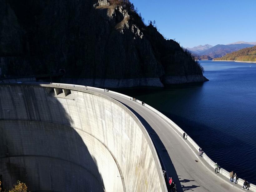 A început reumplerea lacului de acumulare Vidraru. Când se va încheia procesul 19002095