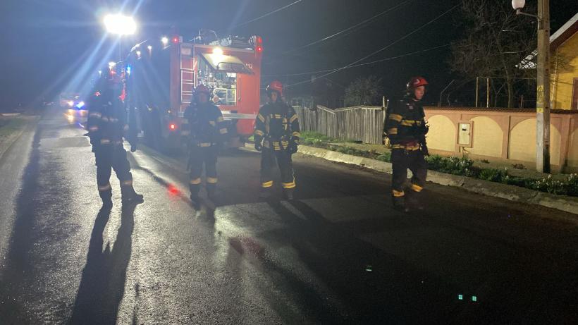 UPDATE Accident în Prahova: Operaţiunea de transvazare a încărcăturii s-a încheiat, iar cisterna a fost repusă pe roţi 19002137