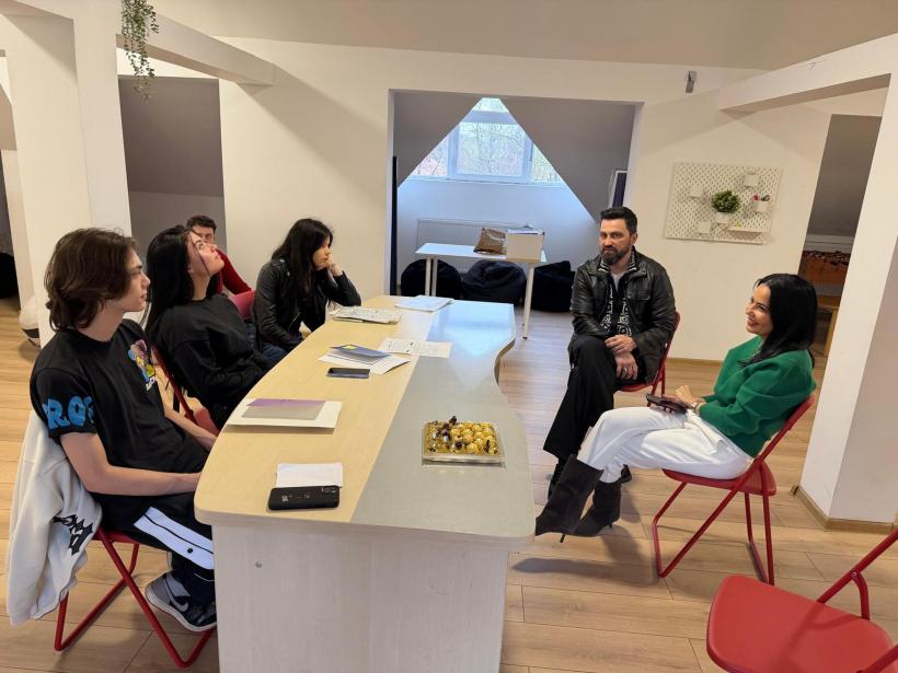 Chef Orlando Zaharia, alături de tinerii vulnerabili, într-un proiect caritabil menit să le ofere îndrumare vocațională 19002332