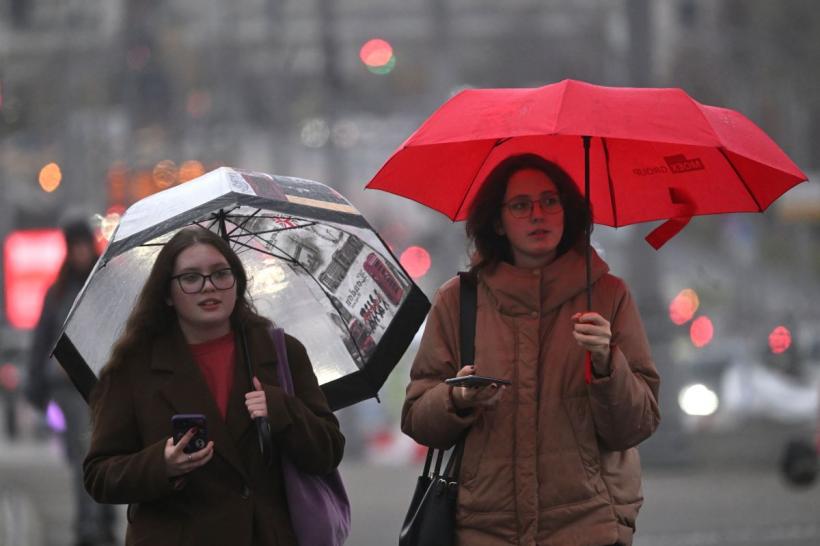 Prognoză meteo București: Scăderi bruște de temperatură și precipitații mixte în următoarele zile