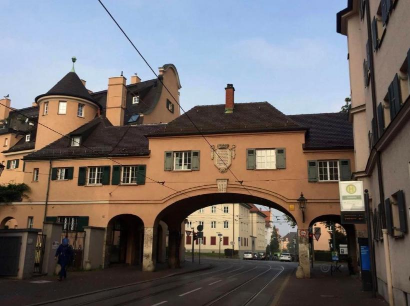 Chirie simbolică într-un oraș din Europa: Care sunt condițiile pentru a trăi în localitate?