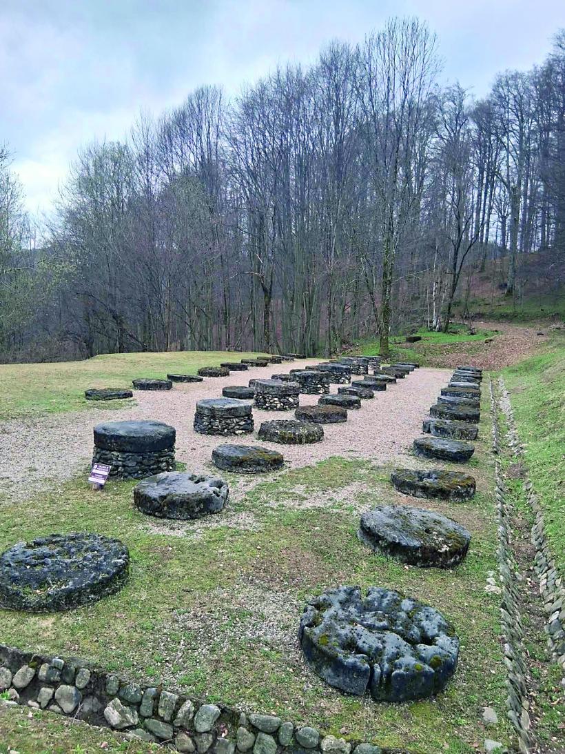 Ce au în comun templele egiptenilor și cele ale dacilor 19002429