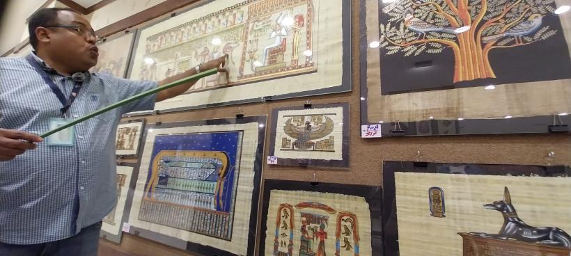 Lecții de fabricat papirus, pentru vizitatorii Egiptului 19002541