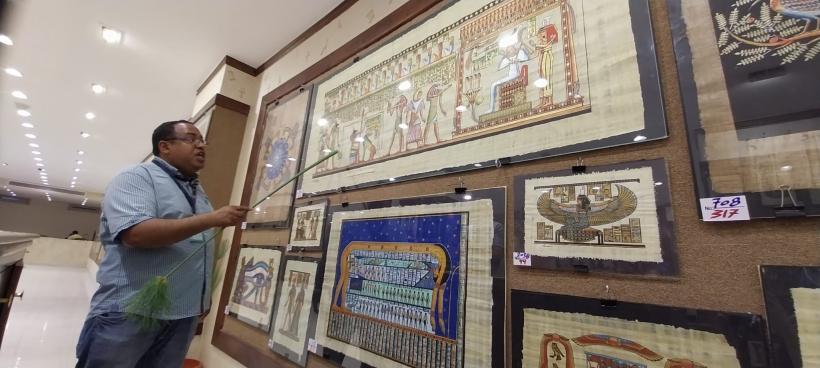 Lecții de fabricat papirus, pentru vizitatorii Egiptului 19002542