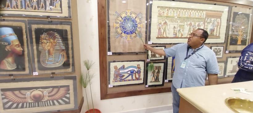 Lecții de fabricat papirus, pentru vizitatorii Egiptului 19002545