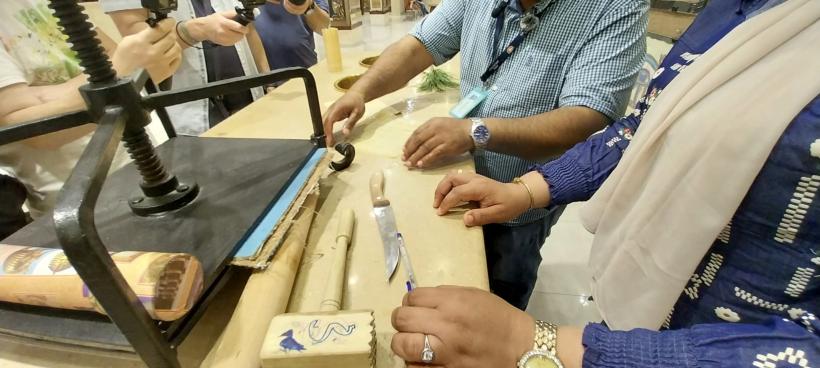 Lecții de fabricat papirus, pentru vizitatorii Egiptului 19002547