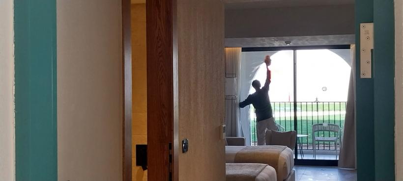 Țara fără femei de serviciu 19002792