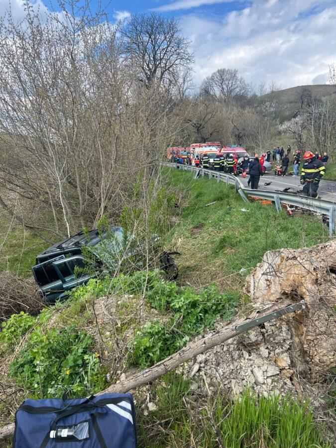 Accident CUMPLIT în Vinerea Mare!  Șapte persoane rănite grav și Plan Roșu activat în județul Sibiu
