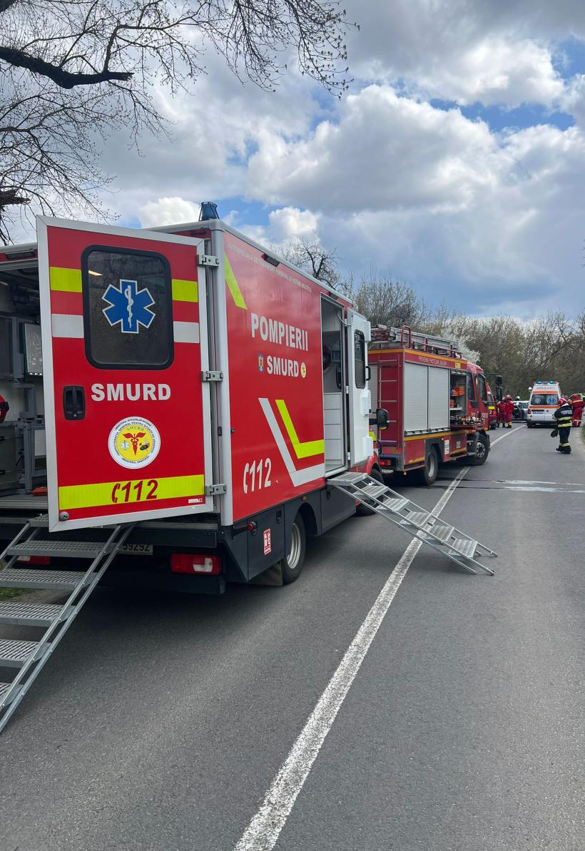 Accident CUMPLIT în Vinerea Mare!  Șapte persoane rănite grav și Plan Roșu activat în județul Sibiu 19003177