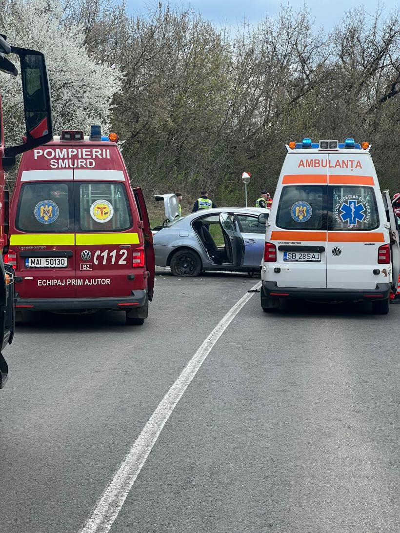 Accident CUMPLIT în Vinerea Mare!  Șapte persoane rănite grav și Plan Roșu activat în județul Sibiu 19003178