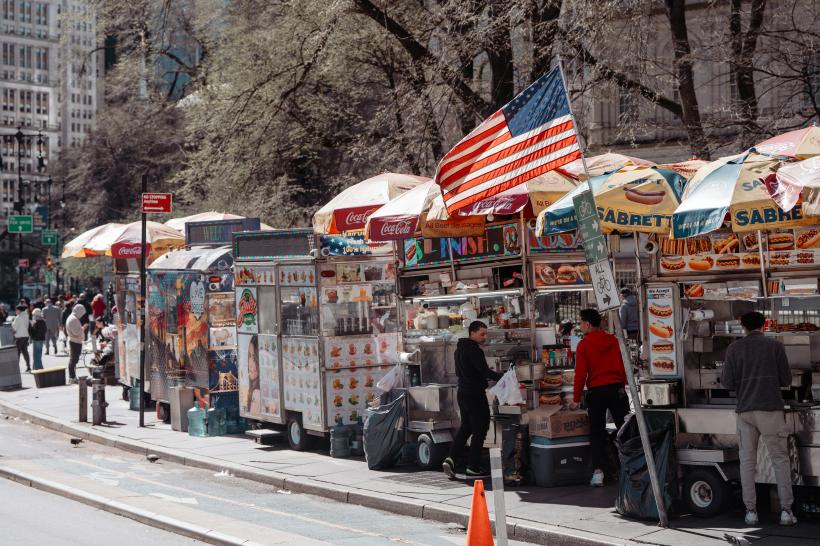 America scumpirilor fără pauză: între coșul zilnic și febra alegerilor 19002986