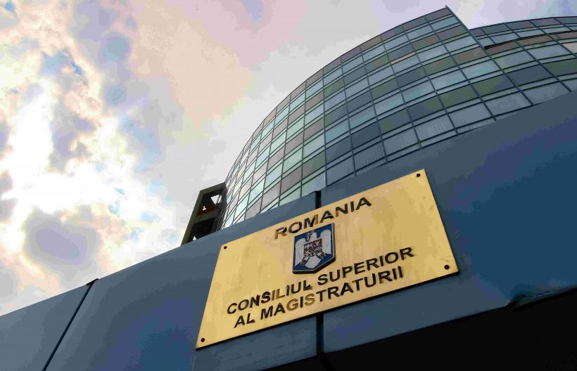 Găștile #rezist se leapădă de „trădătorul” Nicușor Dan și îl ridică la rang de „unic salvator” pe Ilie Bolojan 19003023