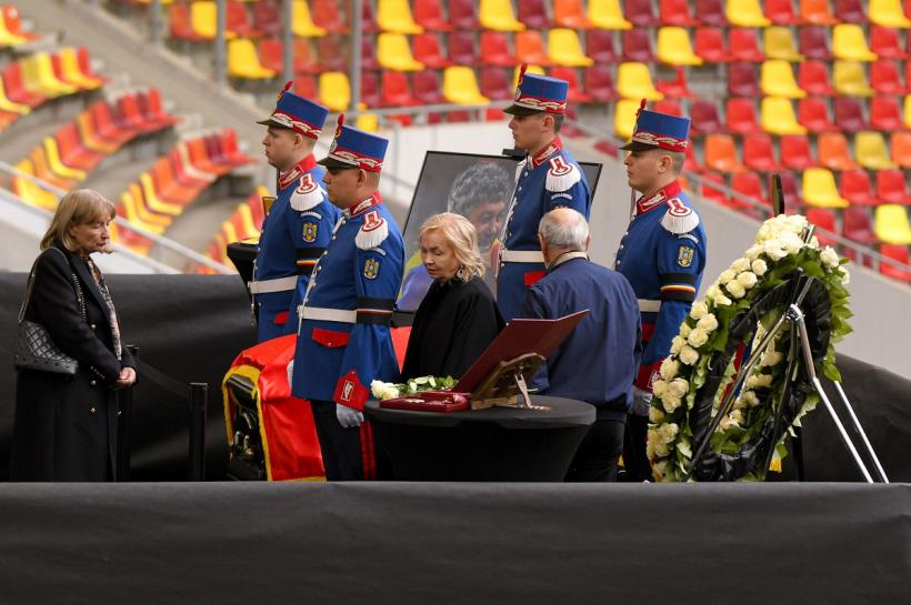 UPDATE: Mircea Lucescu, înmormântat cu onoruri militare la Cimitirul Bellu  19003114