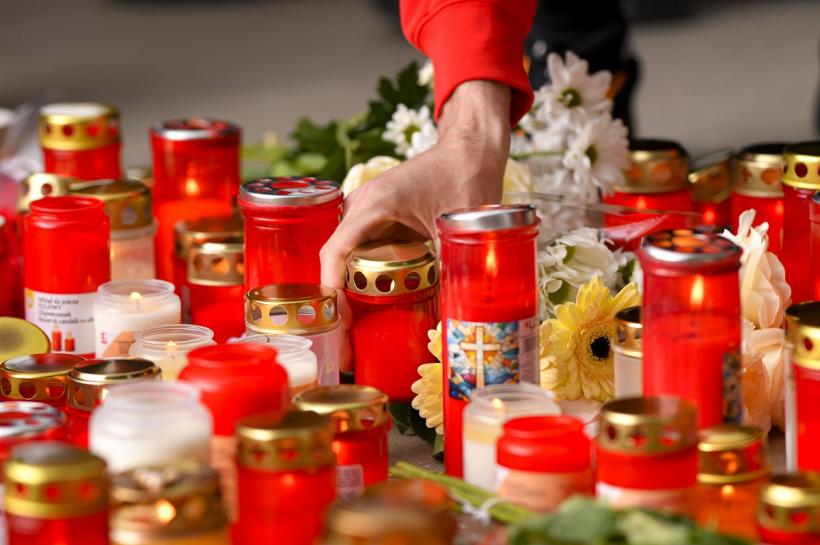 UPDATE: Mircea Lucescu, înmormântat cu onoruri militare la Cimitirul Bellu  19003115