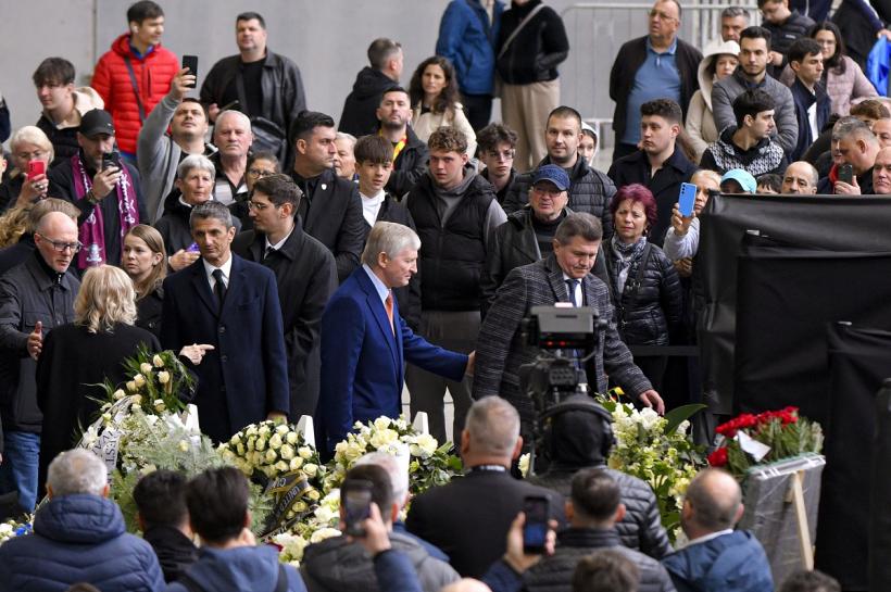 UPDATE: Mircea Lucescu, înmormântat cu onoruri militare la Cimitirul Bellu  19003116