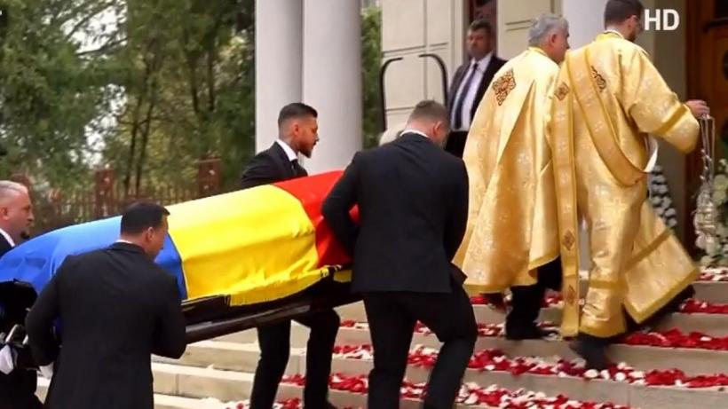 UPDATE: Mircea Lucescu, înmormântat cu onoruri militare la Cimitirul Bellu  19003117