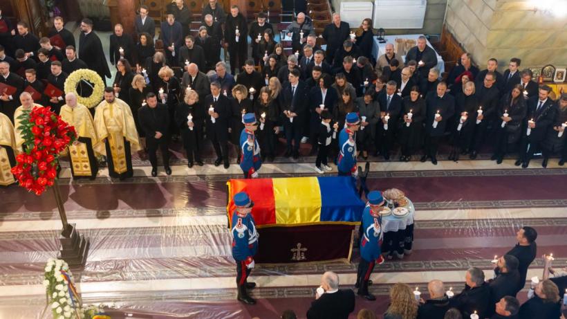 UPDATE: Legenda fotbalului românesc, Mircea Lucescu, a fost condus pe ultimul drum în salve de tun 19003170