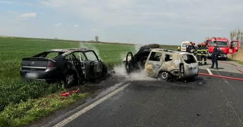 Impact violent între două mașini, urmat de un incendiu, în ajunul Paștelui! La fața locului intervine un elicopter SMURD 19003267