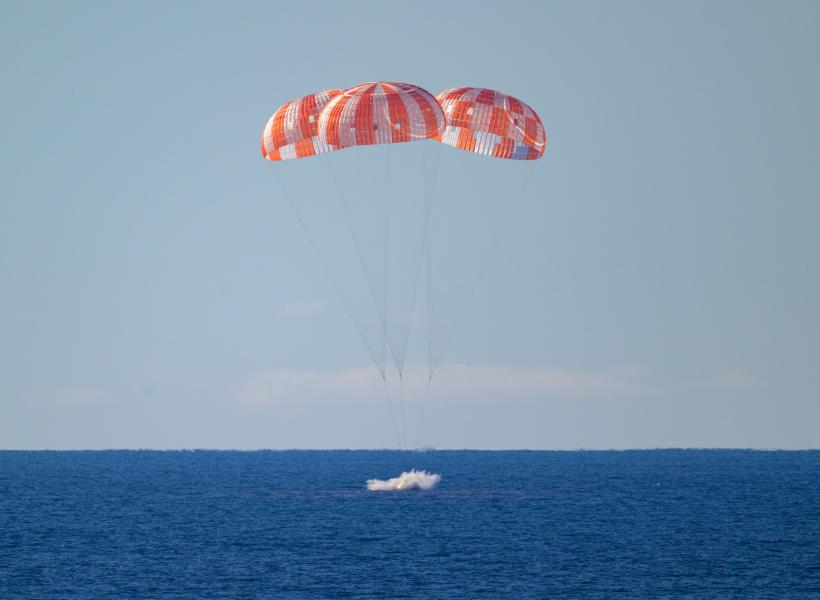 Astronauții au ajuns acasă! Capsula Orion „Integrity” a aterizat în Oceanul Pacific: „Amerizare direct la țintă”