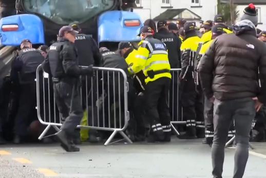 Irlandezii au ieșit în stradă împotriva prețurilor la combustibili