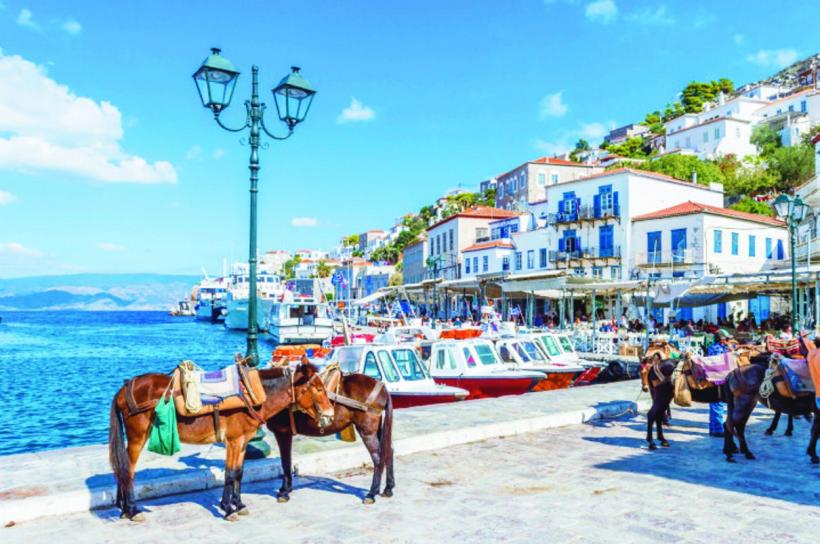 Grecia dă lovitura turiștilor obezi: Amenzi uriașe pentru cine mai urcă pe măgăruși peste limita de greutate