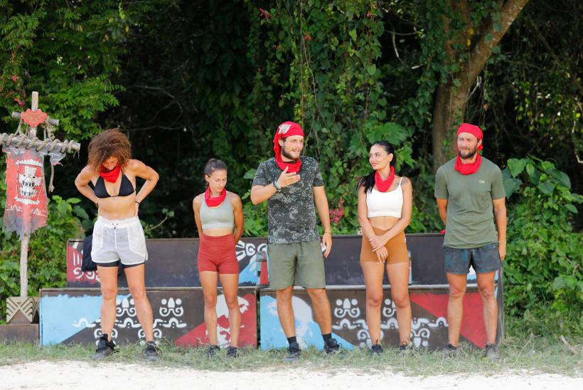 Într-un joc de recompensă măcinat de accidentări, Faimoșii au reușit victoria, iar diseară caută să obțină Imunitatea! Survivor, lider de audiență în Vinerea Mare! 19003249