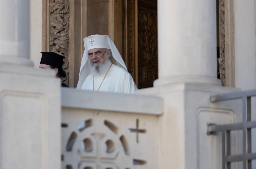Patriarhul Daniel: „Învierea lui Hristos este lumina care ne ghidează prin întunericul lumii”