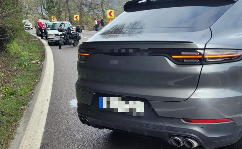 Accident pe Valea Oltului. Patru persoane rănite. O femeie a fost resuscitată la fața locului, fiind transportată cu un elicopter la Craiova 19003491