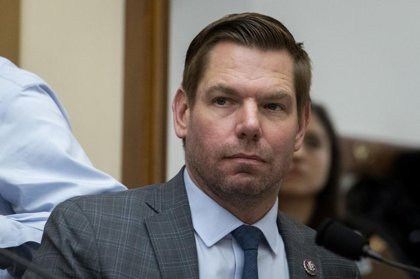 Congresmanul Eric Swalwell va demisiona, după acuzațiile de comportament sexual inadecvat