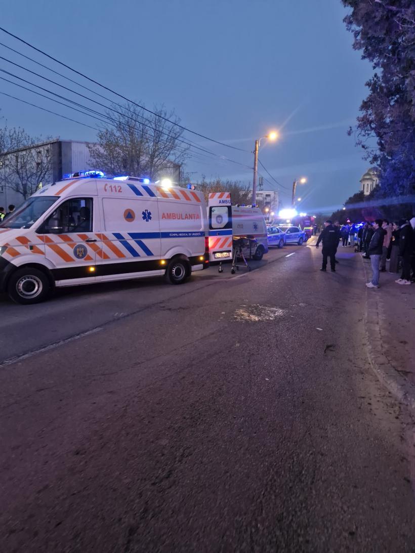 Incendiu puternic în Constanța. A fost activat Planul Roșu de Intervenție după ce focul s-a extins la întregul bloc 19003647