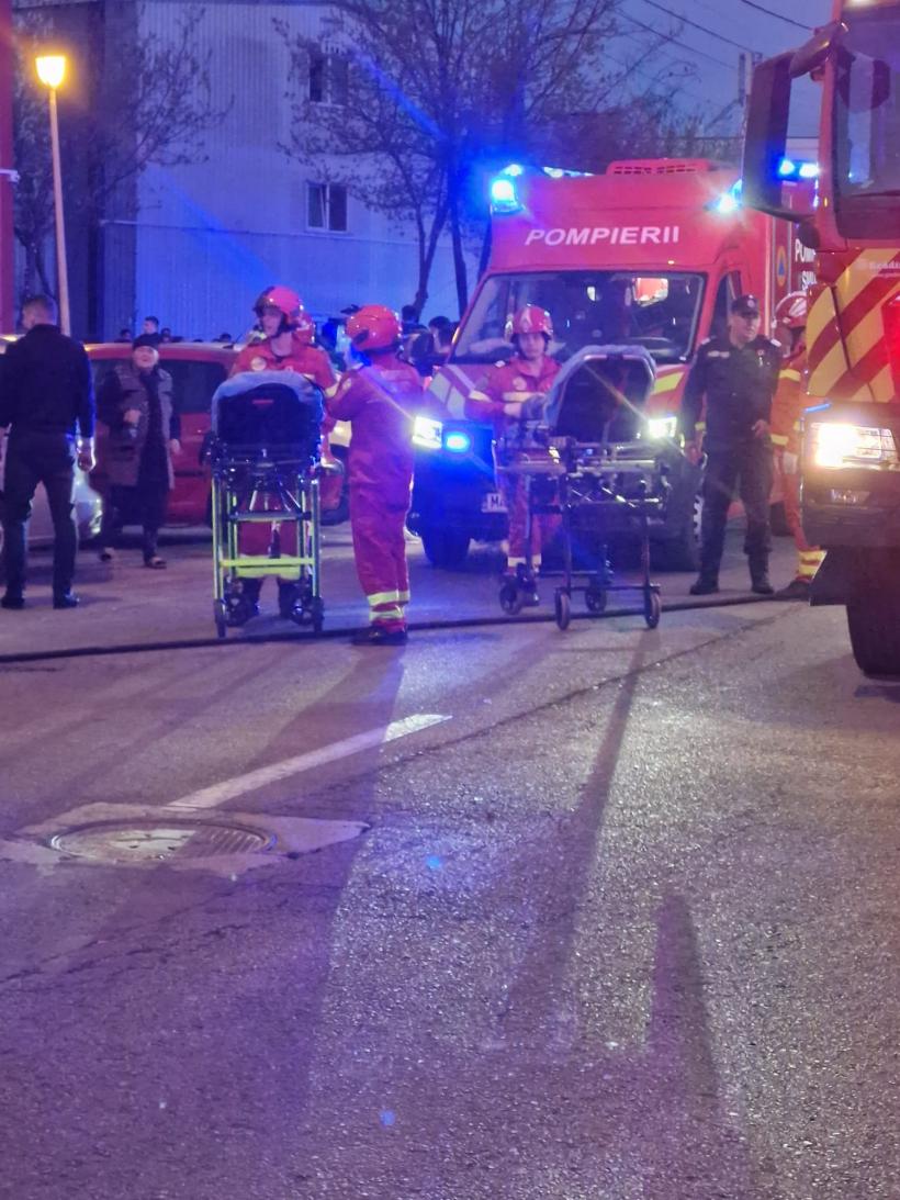 Incendiu puternic în Constanța. A fost activat Planul Roșu de Intervenție după ce focul s-a extins la întregul bloc 19003648