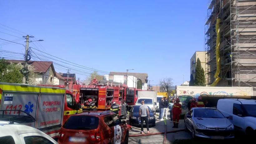 Incendiu devastator în Sibiu: 20 de persoane salvate din flăcări, trei victime sunt în stare gravă 19003780