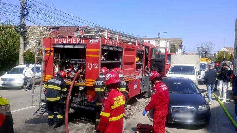 Incendiu devastator în Sibiu: 20 de persoane salvate din flăcări, trei victime sunt în stare gravă 19003781