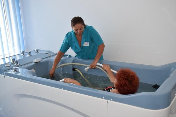 Vestea așteptată de mii de români: S-au aprobat banii pentru tratament balnear