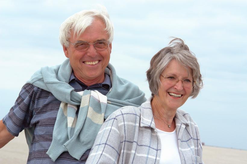 Psihologii dezvăluie de ce unii oameni devin tot mai fericiți cu vârsta