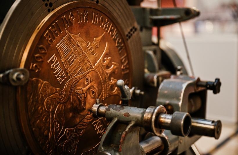 Reabilitarea economisirii în era consumului 19003916