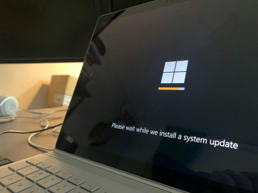 Pericol major pentru utilizatorii Windows: update fals care îți golește conturile. A apărut și patch-ul oficial