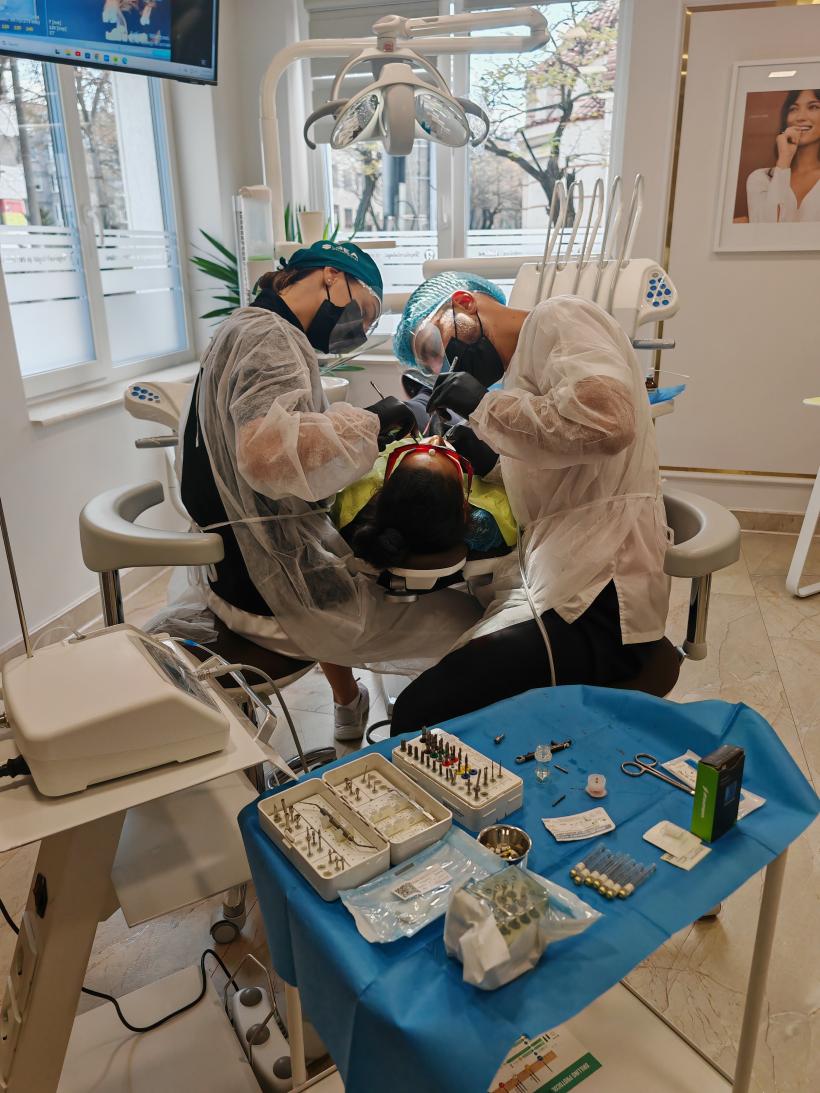 Cât investesc românii într-un implant dentar și ce primesc în schimb? 19004185