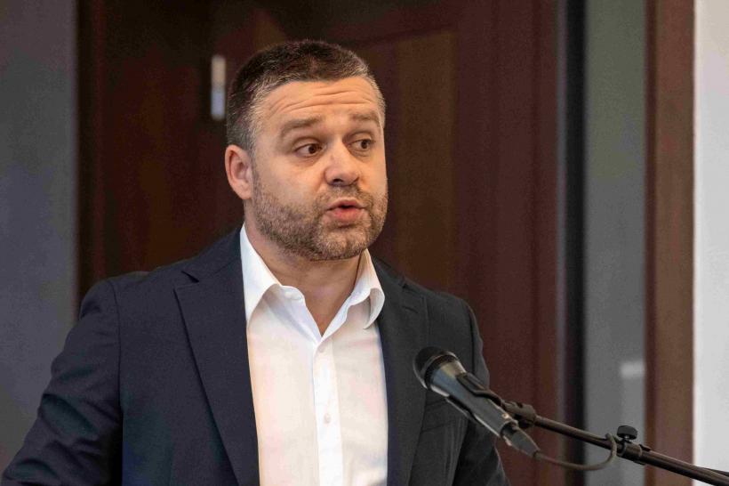 S-au reactivat „celulele” de la 10 august: „Ieșim masiv în stradă să-l susținem pe Bolojan”. „Dacă Nicușor Dan nu joacă de partea bună, îl dăm jos și pe el” 19004010