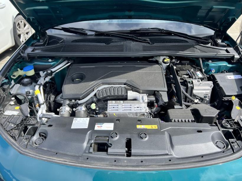 Hibrid echilibrat cu spirit franțuzesc: Cum arată 308 la majorat 19003985