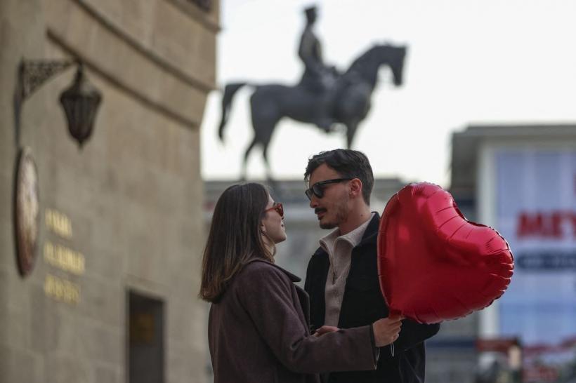 Luna nașterii și relațiile de durată: cine investește cel mai mult în iubire