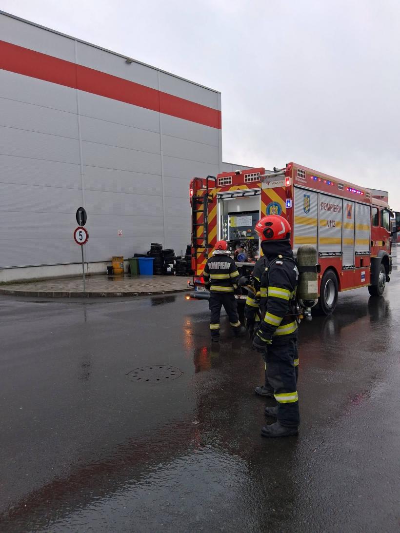 Explozie într-un centru comercial din Baia Mare: 342 de oameni evacuați după scurgere masivă de CO2! O victimă transportată de urgență la spital 19004551