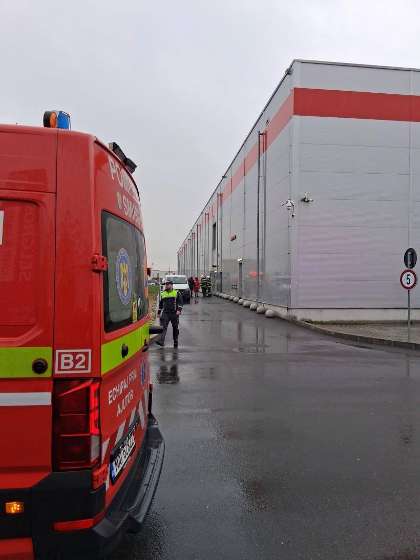 Explozie într-un centru comercial din Baia Mare: 342 de oameni evacuați după scurgere masivă de CO2! O victimă transportată de urgență la spital 19004555