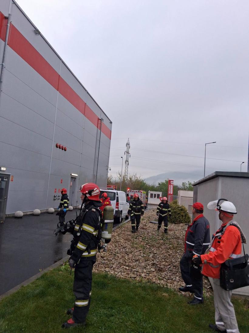 Explozie într-un centru comercial din Baia Mare: 342 de oameni evacuați după scurgere masivă de CO2! O victimă transportată de urgență la spital 19004556
