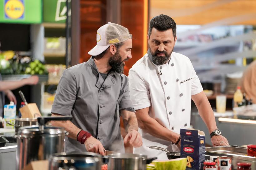 Jurații sparg diseară bombele câștigate, iar Chef Richard lovește bancurile adverse cu o amuletă foarte puternică în cea de-a patra bătălie culinară la Chefi la cuțite 19004495
