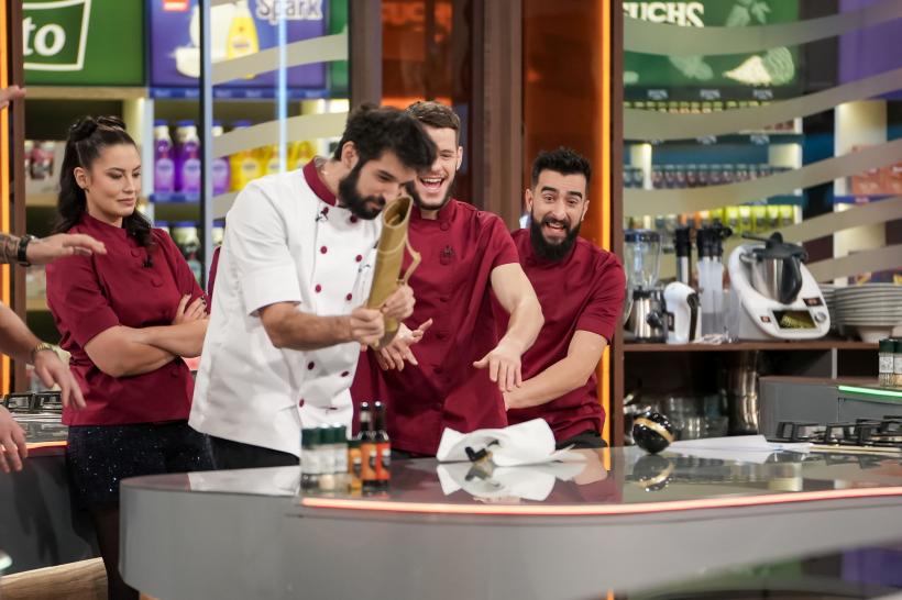 Jurații sparg diseară bombele câștigate, iar Chef Richard lovește bancurile adverse cu o amuletă foarte puternică în cea de-a patra bătălie culinară la Chefi la cuțite 19004496