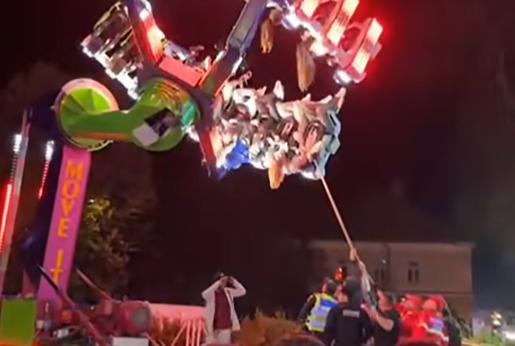 Panică în Caransebeș: 14 tineri au rămas blocați, cu capul în jos, într-un carusel. Coșmarul a durat 40 de minute