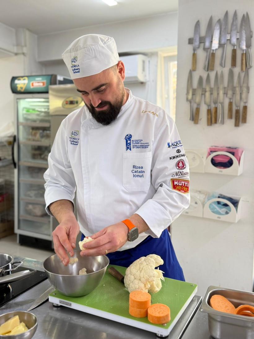 Super Neatza se mândreşte cu un super bucătar: Cătălin Rizea a absolvit pe locul 1 cursurile celei mai renumite şcoli de gătit din sud-estul Europei 19004483