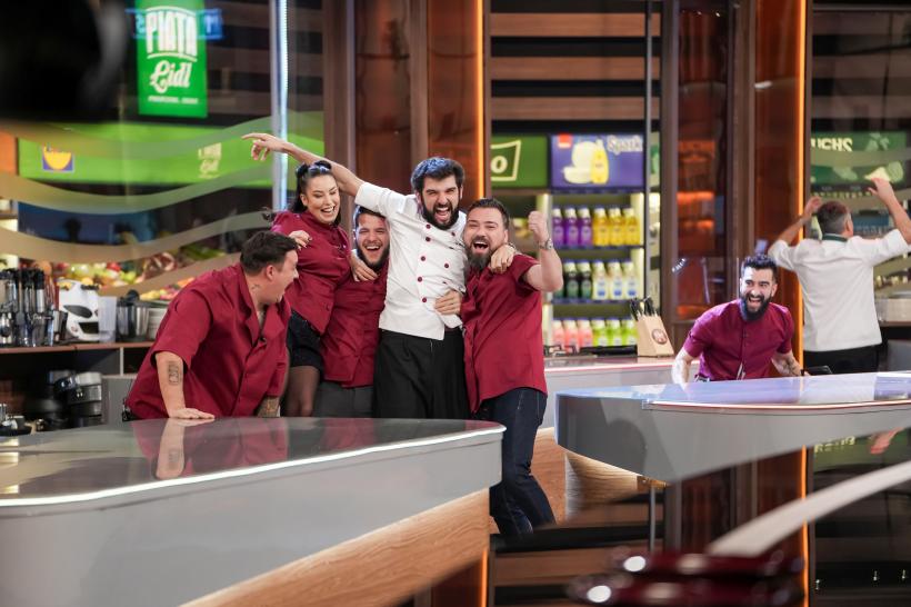 Chefi la cuțite, lider de audiență. Cuțitul de aur al lui Chef Orlando a ieșit din concurs. Probă grea, diseară: echipele gătesc preparate inspirate de compozitori celebri 19004771