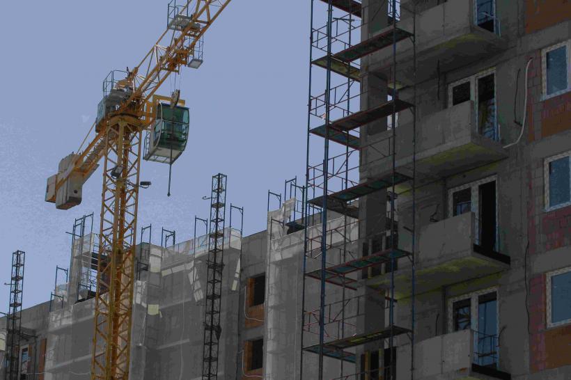 Scăderi pe piața construcțiilor și criză în imobiliare
